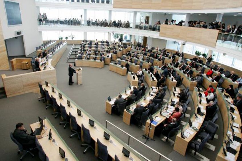 Лидер парламентской оппозиции: Литва теряет помощь ЕС из–за сонных министерств