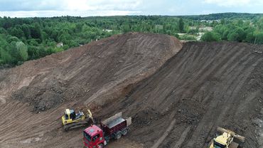 Расторгнут договор с ЗАО "Vilniaus BDT" на перевозку грунта к месту будущей горки (видео)