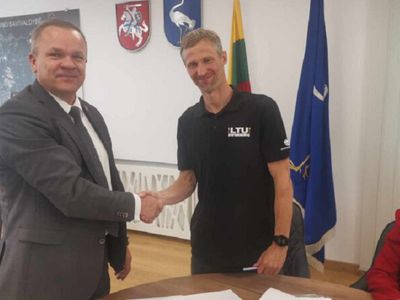 Подписан устав вновь созданного публичного учреждения «Висагинский плавательный центр» - В Висагинасе