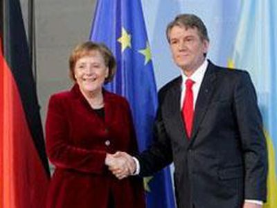 Меркель накормила Ющенко «завтраком» - В Мире