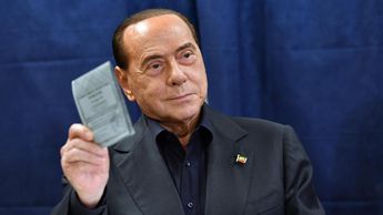 Sulaukęs 86 metų mirė skandalingasis Italijos premjeras S. Berlusconi