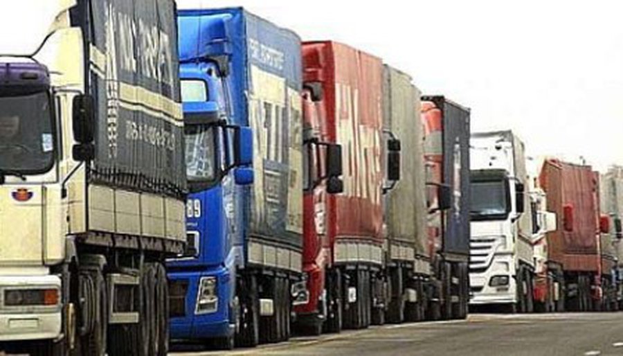 На литовско-белорусской границе застряли фуры с цветами - Литва и страны Балтии