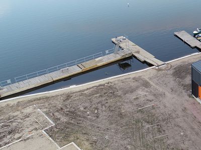 Отремонтированная часть пирса находится на гребной базе. Когда ее установят на место? - В Висагинасе