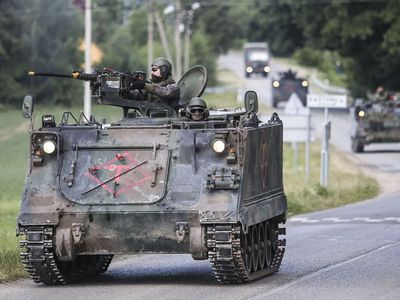 Литва передаст Украине бронетехнику, грузовики и внедорожники - Литва и страны Балтии