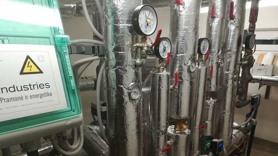 Продолжается установка теплоузлов и балансировка. Необходимо обеспечить доступ в кладовки! - В Висагинасе