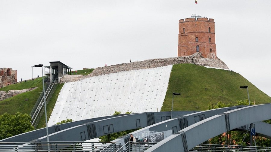 У подножья столичной горы Гедиминаса ограничено движение - Литва и страны Балтии