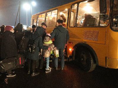 Более 30 тыс. эвакуированных из ДНР и ЛНР пересекли за сутки государственную границу РФ - В Мире