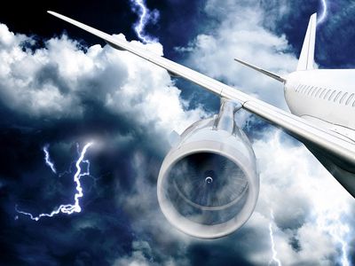 В летевший из Москвы в Норильск пассажирский самолет попала молния - В Мире