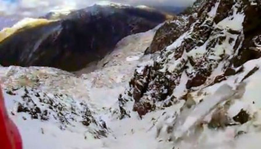 Альпинист сорвался с горы и снял на видео свое стремительное 30-секундное падение

