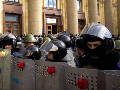 В Харькове милиция забросала гранатами пророссийских активистов - В Мире