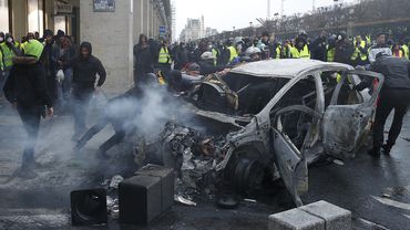 Власти Франции могут ввести режим ЧП в связи с уличными беспорядками