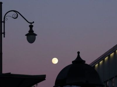 Из-за подорожания электроэнергии в городах станет темнее - Литва и страны Балтии