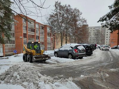 Уборка снега в висагинских дворах и в садовых обществах - В Висагинасе
