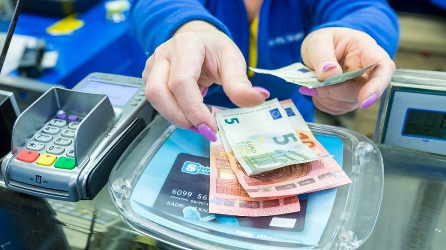 ЦБ Эстонии посоветовал жителям носить наличные во избежание проблем с карточками - Литва и страны Балтии