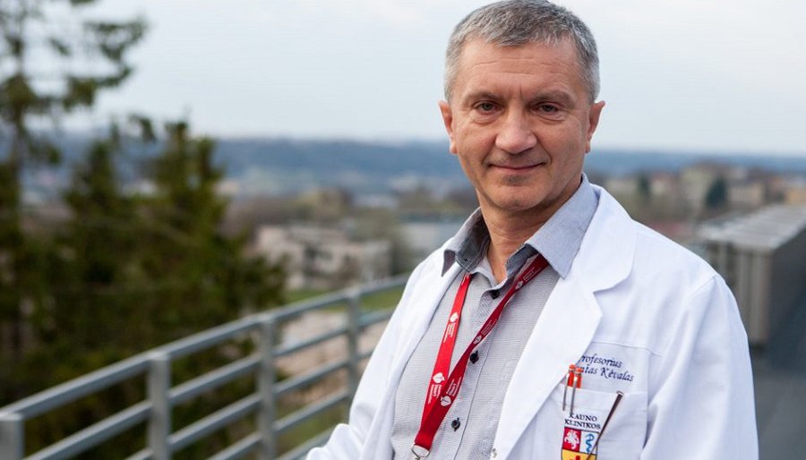 "Человеком года" ЛРТВ признало медика - Литва и страны Балтии