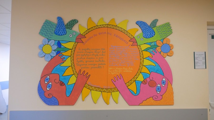 Visagino poliklinikoje sveikti padeda miesto pirmokų ir M. Jonučio piešiniai - Visagine