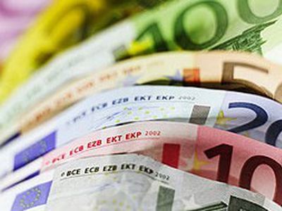 В банках Вильнюса скупили запасы валюты из-за слухов о девальвации - Литва и страны Балтии