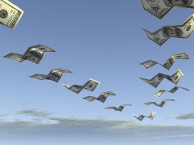 Более 83 тысяч человек в 2010 году официально уехали из Литвы                 - Литва и страны Балтии