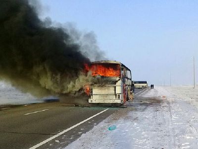 Сгоревшие заживо в автобусе рабочие из Узбекистана использовали в салоне паяльную лампу - В Мире