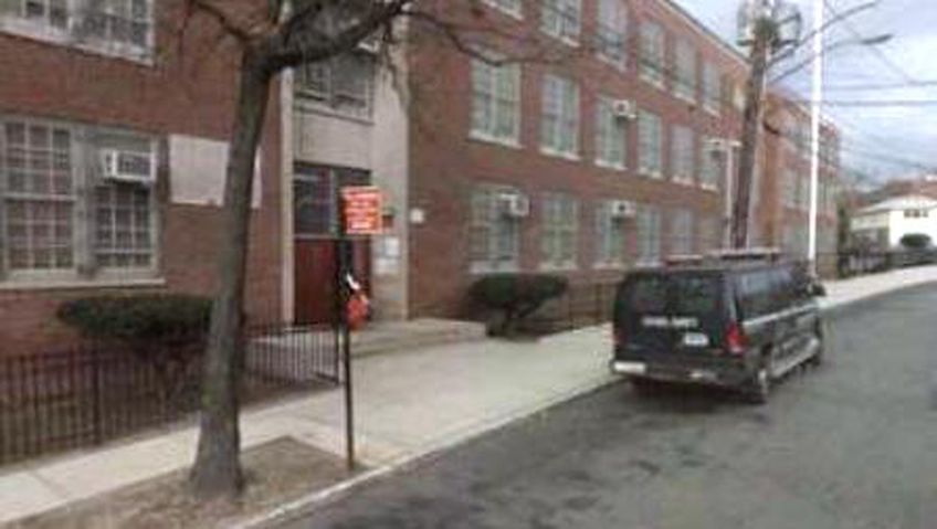 В Нью-Йорке второклассник пришел в школу с пистолетом