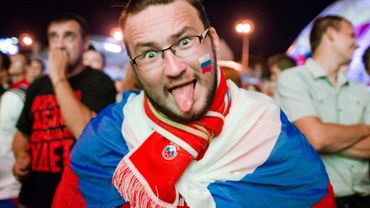 Российские болельщики в Литве болеют мирно — с флагами и песнями