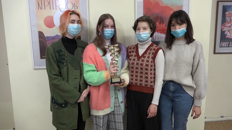 Юные знатоки достойно представляют Висагинас на международных турнирах "Что? Где? Когда?" (видео) - В Висагинасе