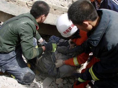 Žuvusiųjų ir dingusiųjų skaičius pasiekė 15 tūkst. - Pasaulyje