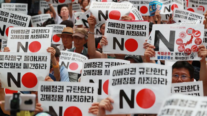Pietų korėjiečiai boikotuoja japoniškas prekes