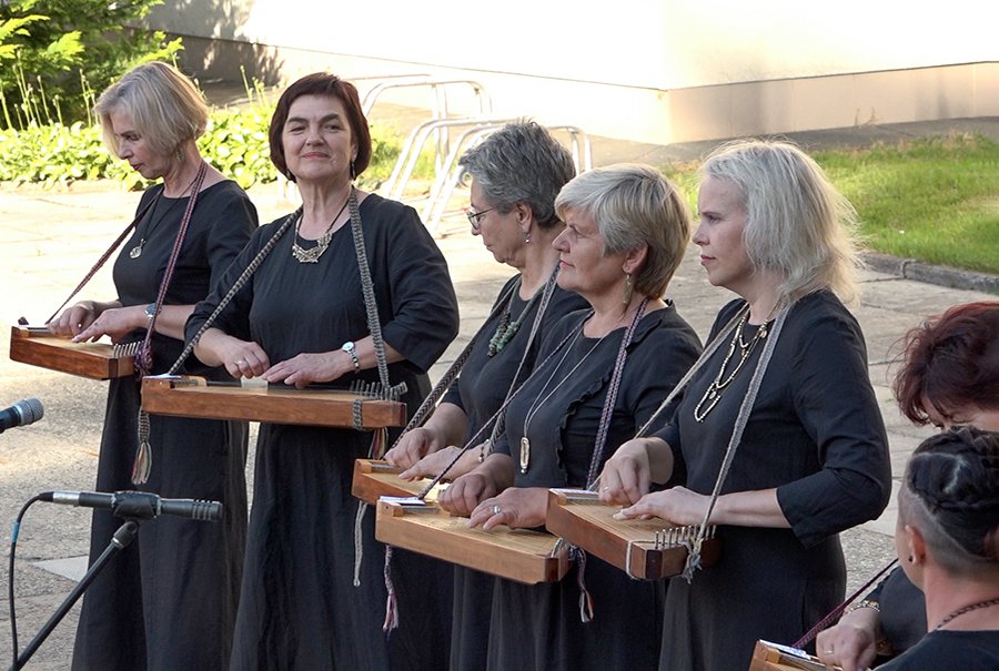 В Висагинасе звучал канклес (видео) - Служба региональных новостей