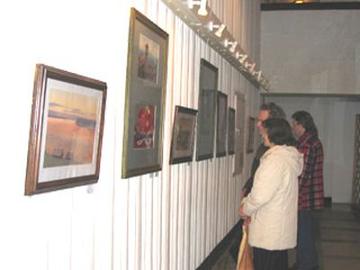 В  одной экспозиции - картины московских и висагинских художников - В Висагинасе