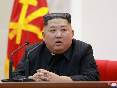 Ким Чен Ын призвал нанести удар по силам, использующим санкции для удушения КНДР - В Мире