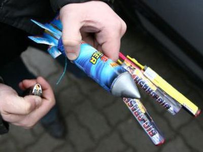 Vyrui į kelnes įmetė petardą - Įvykiai ir kriminalas