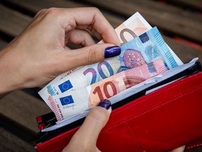 Поддельных евро в Европе становится меньше - В Мире