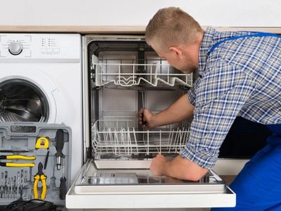 Стиральную машину пенсионеры отремонтировали с помощью полиции - В Висагинасе