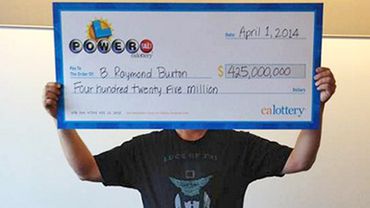 Калифорнийский пенсионер выиграл в лотерею 425 миллионов долларов