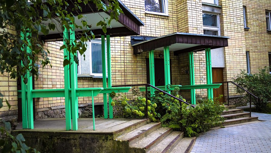 Согласовывает ли «Visagino būstas» при ремонте цвет краски с жителями? - В Висагинасе