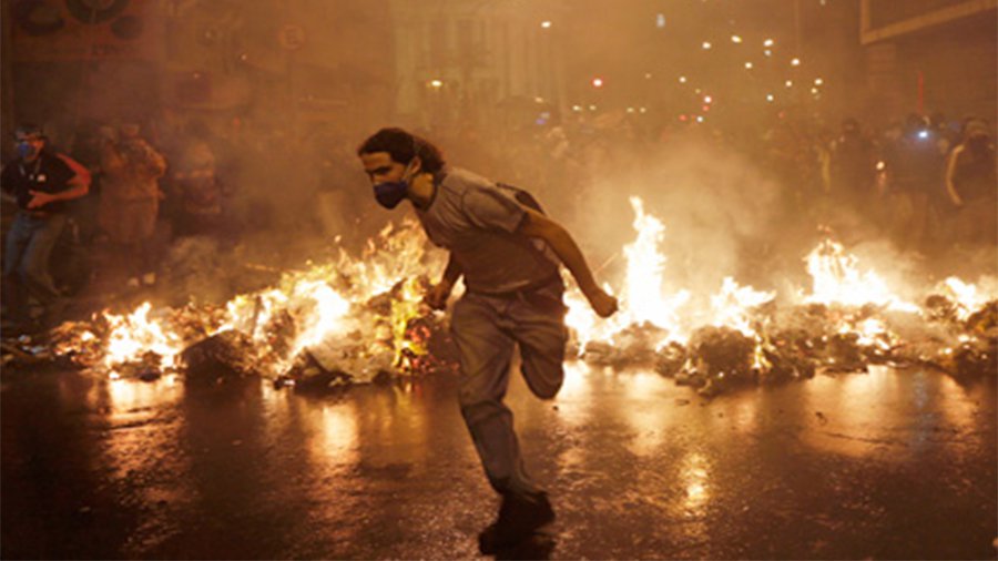 В Бразилии возобновились столкновения учителей с полицией - В Мире