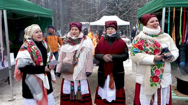 На площади Сантарвес дымились котлы с угощением национальных общин (видео)