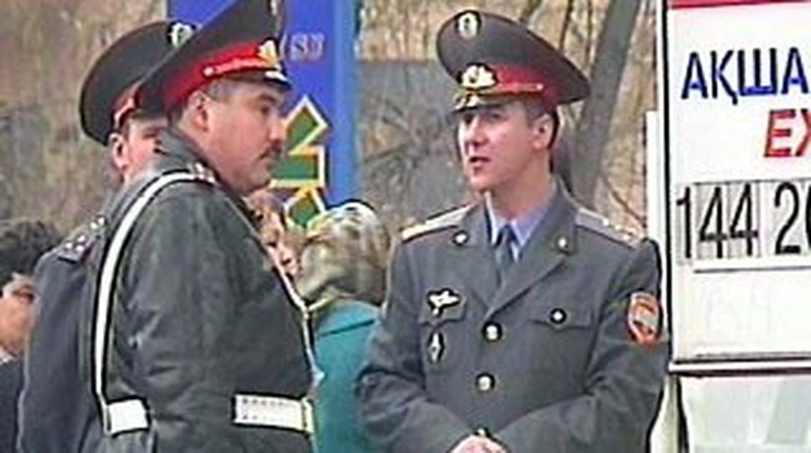 В Казахстане чиновник выкрал из поезда подгузники - Происшествия и криминал