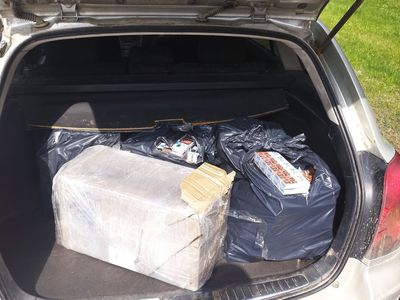 В багажнике машины жителя Панявежиса обнаружен груз белорусских сигарет стоимостью более 10 тысяч. евро - Происшествия и криминал