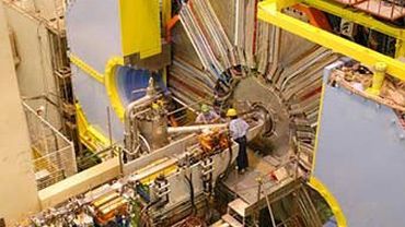 Физики нашли намек на новую элементарную частицу