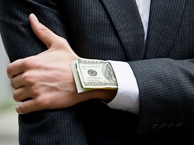 ССР задержала вице-мэра Каунаса Крищюнаса, его помощницу и руководителей двух предприятий                                  - Происшествия и криминал