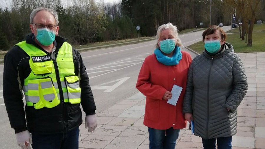Висагинцам напоминают: полиция контролирует, соблюдают ли жители правила самоизоляции - В Висагинасе