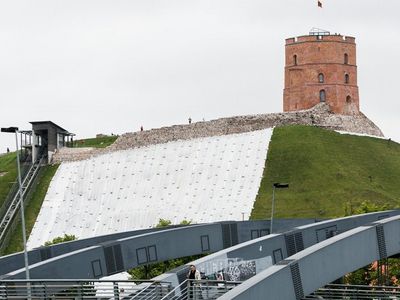 У подножья столичной горы Гедиминаса ограничено движение - Литва и страны Балтии