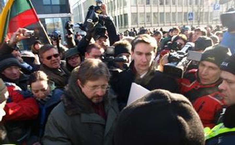 Ради двух человек перекрыт весь Вильнюс: в Литве завершился «луковый протест» - Литва и страны Балтии