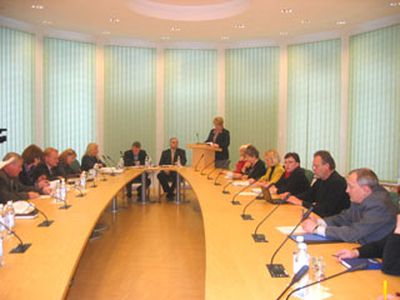 И опять стоит вопрос: «Что делать со школами?»

 - В Висагинасе