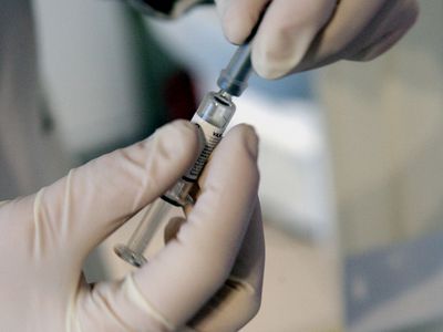 Время вакцинации от гриппа определяется и возрастом: кому лучше привиться позже - Наука и здоровье