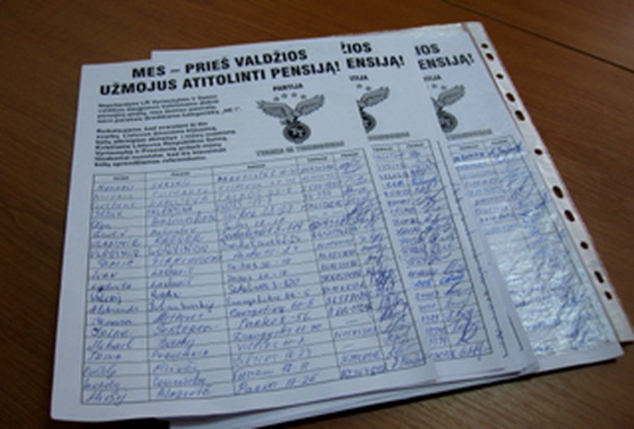 Идет сбор подписей против увеличения пенсионного возраста - В Висагинасе