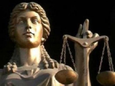 Богиня правосудия в Висагинасе                                 - В Висагинасе