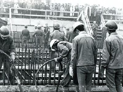 Будут почести первым строителям! Ныне покойным - В Висагинасе